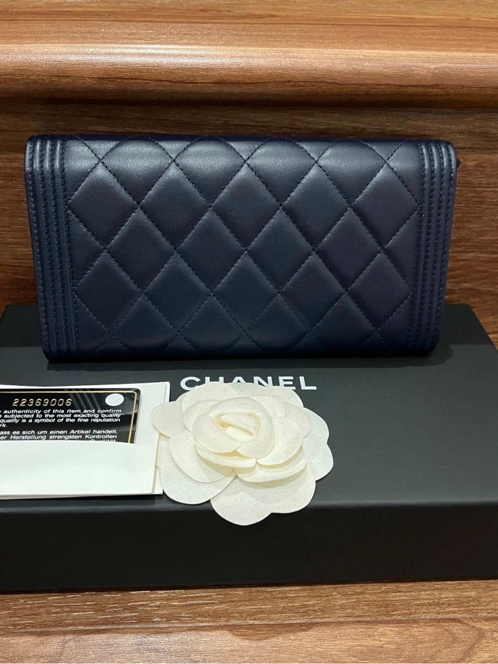 CHANEL Navy Quilted Wallet with Gold CC Closure CERTIFIED AUTHENTIC Mint - Picture 2 of 12